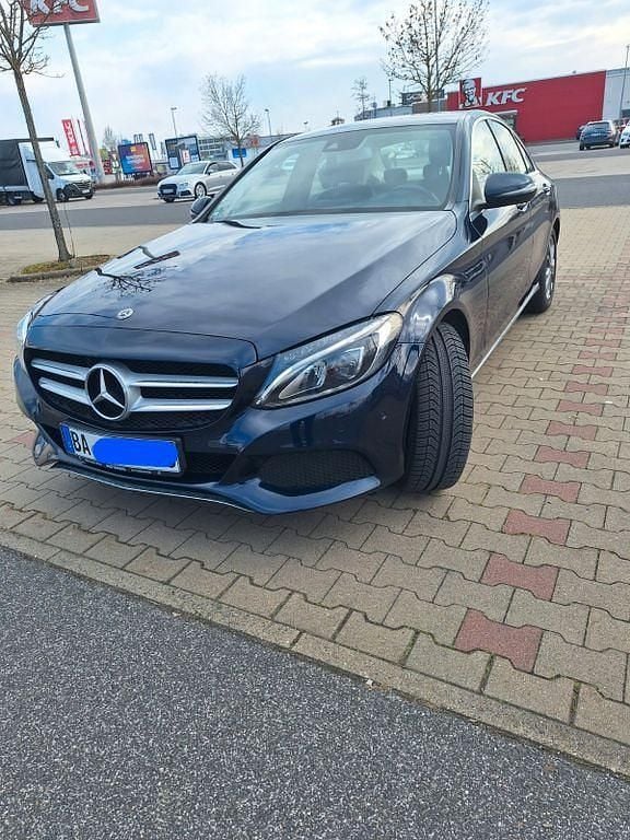 Blau Gebraucht 2018 Mercedes C180 Limousine | 16.900 € (Guter Preis) - Bild 1/4
