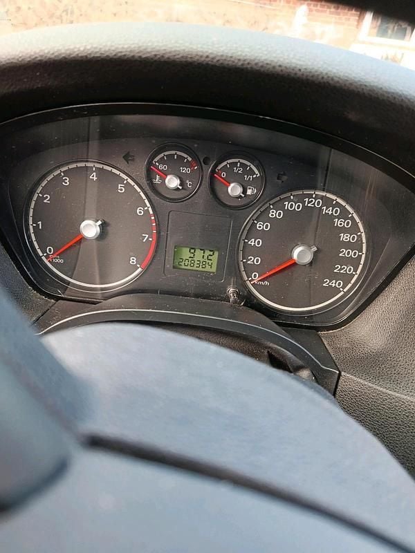 Second-hand Ford Focus 82 CP (60 kW) 2005 Albastru Coupe