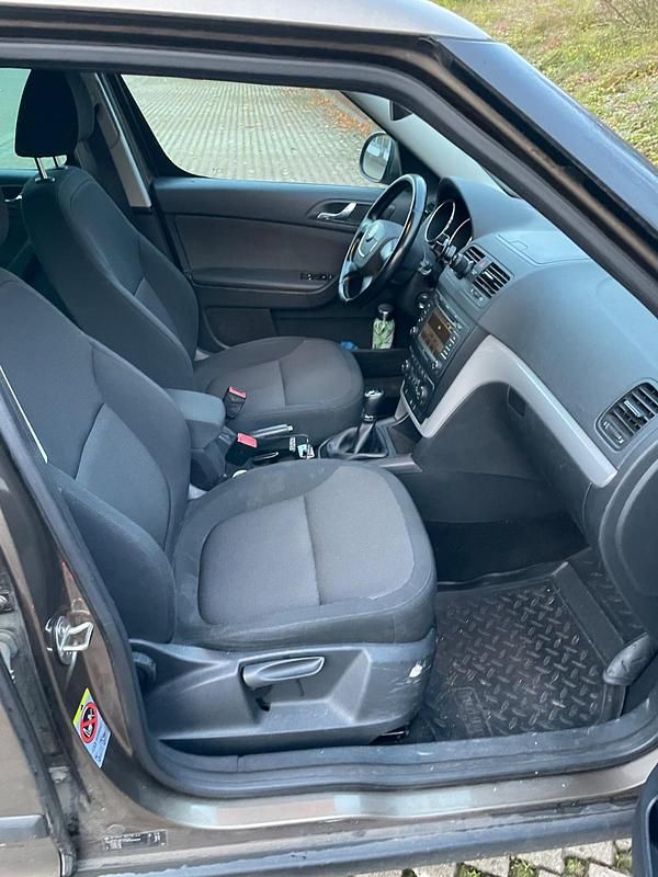 Gebraucht Skoda Yeti 170 PS (125 kW) 2011 Braun SUV