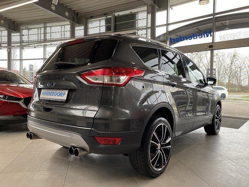 Gebraucht Ford Kuga Titanium 150 PS (110 kW) 2016 Grau SUV