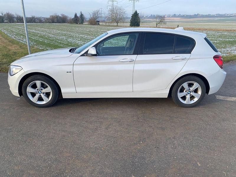 Gebraucht BMW 118 Sport Line 143 PS (105 kW) 2014 Weiß Kleinwagen