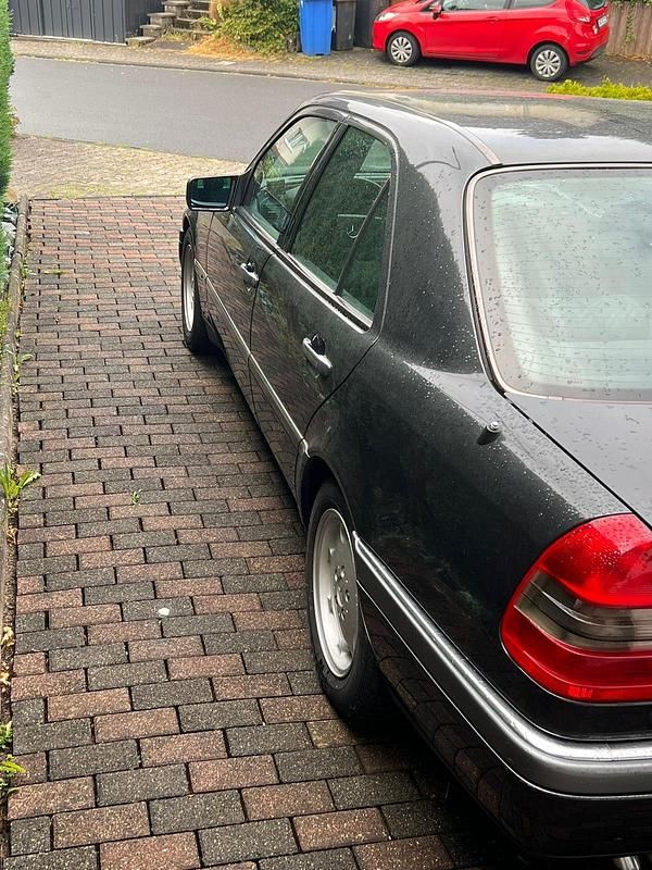 Gebraucht Mercedes C220 150 PS (110 kW) 1995 Schwarz Limousine