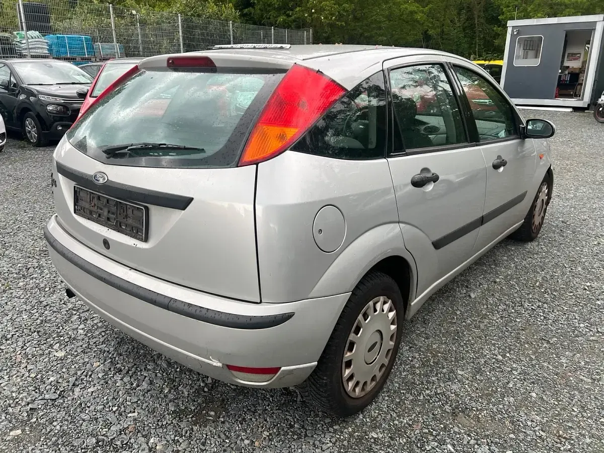 Occasion Ford Focus 101 ch (74 kW) 2004 Gris Berline