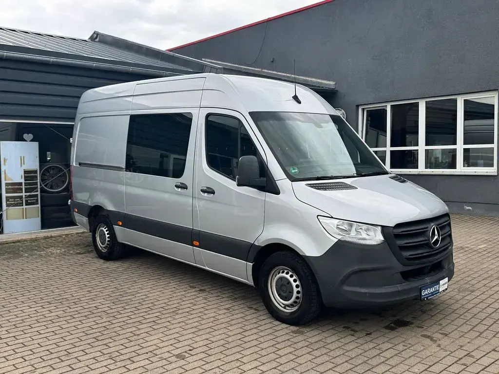 Używany Mercedes Sprinter 143 KM (105 kW) 2019 Srebrny Van