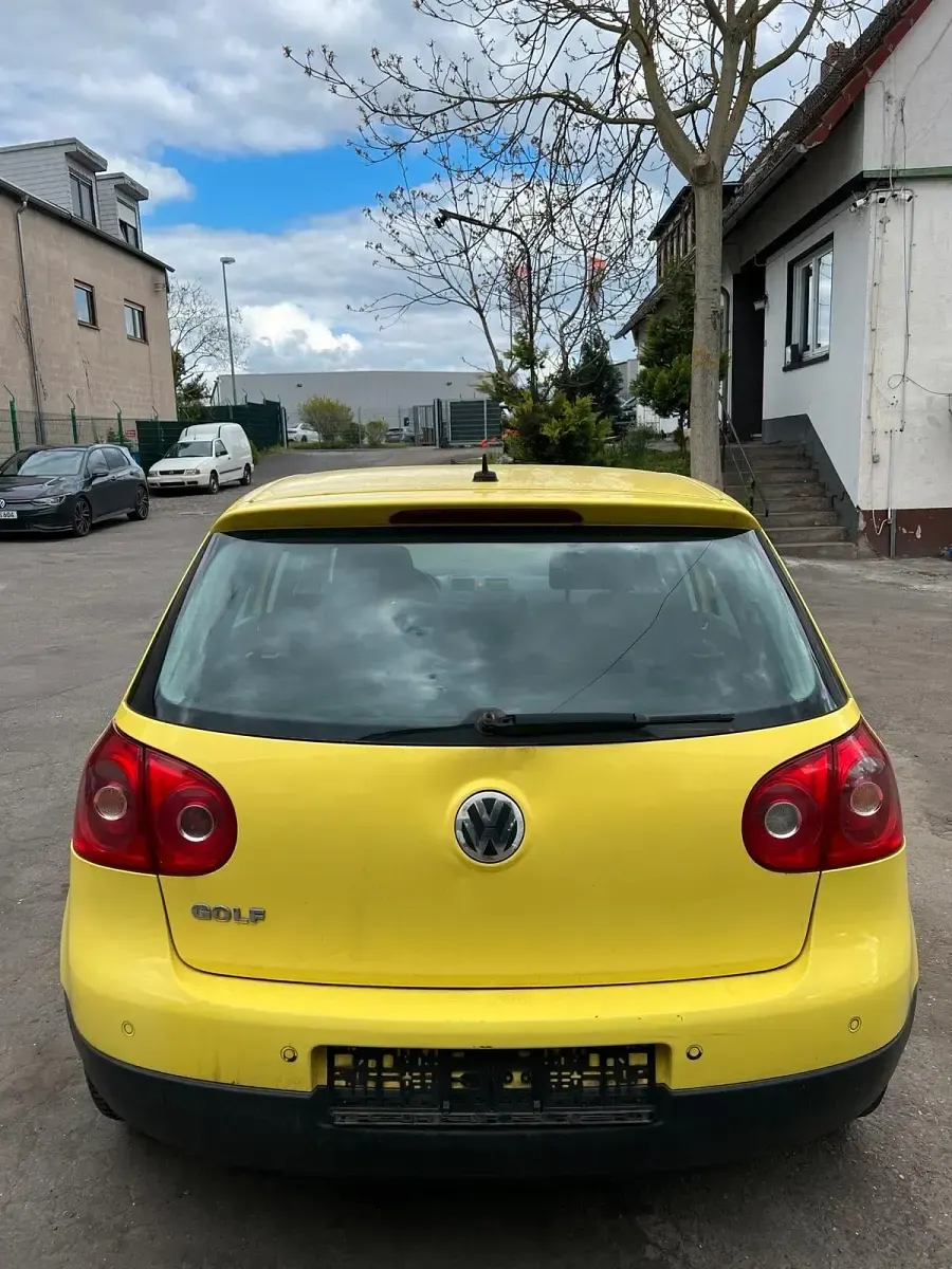 Gebraucht VW Golf V 115 PS (84 kW) 2004 Gelb Kleinwagen