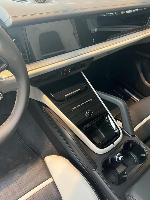 Gebraucht Porsche Cayenne 354 PS (260 kW) 2024 Grau SUV