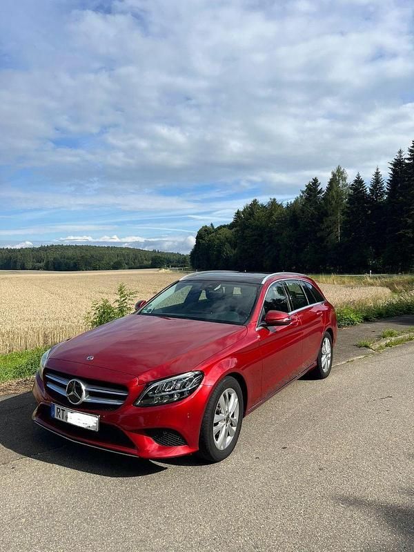 Rot Gebraucht 2020 Mercedes C180 Kombi | 23.450 € (Guter Preis) - Bild 1/4