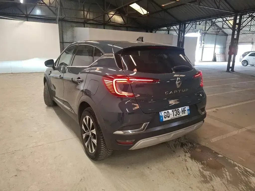 Używany Renault Captur Techno 158 KM (116 kW) 2023 Szary SUV