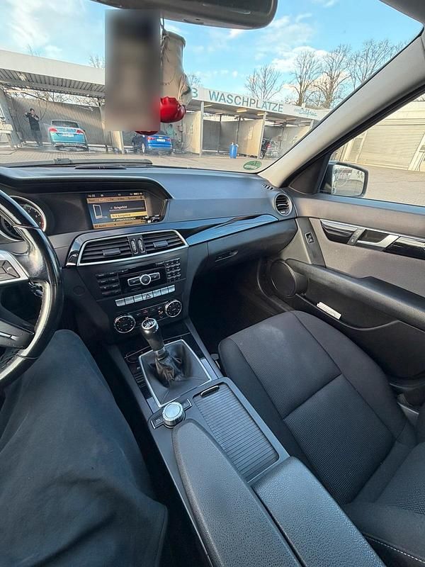 Gebraucht Mercedes C180 156 PS (114 kW) 2011 Schwarz Limousine
