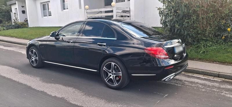 Second-hand Mercedes E200 150 CP (110 kW) 2017 Negru Berlinǎ