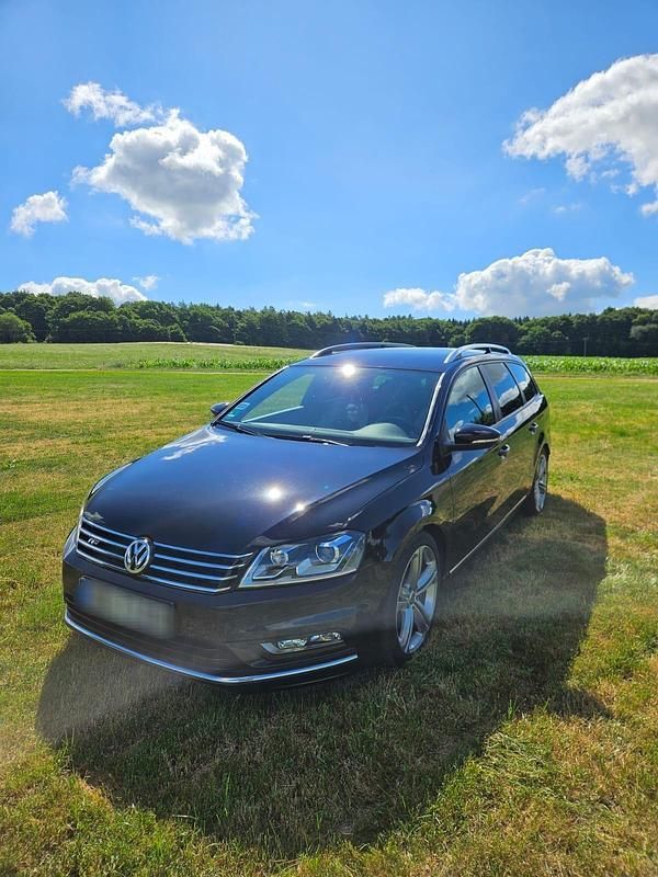 Schwarz Gebraucht 2013 VW Passat R-line BlueMotion Kombi | 13.000 € (Fairer Preis) - Bild 1/4