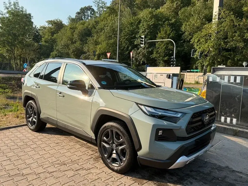 Gebraucht Toyota RAV4 Hybrid 222 PS (163 kW) 2022 Grün SUV