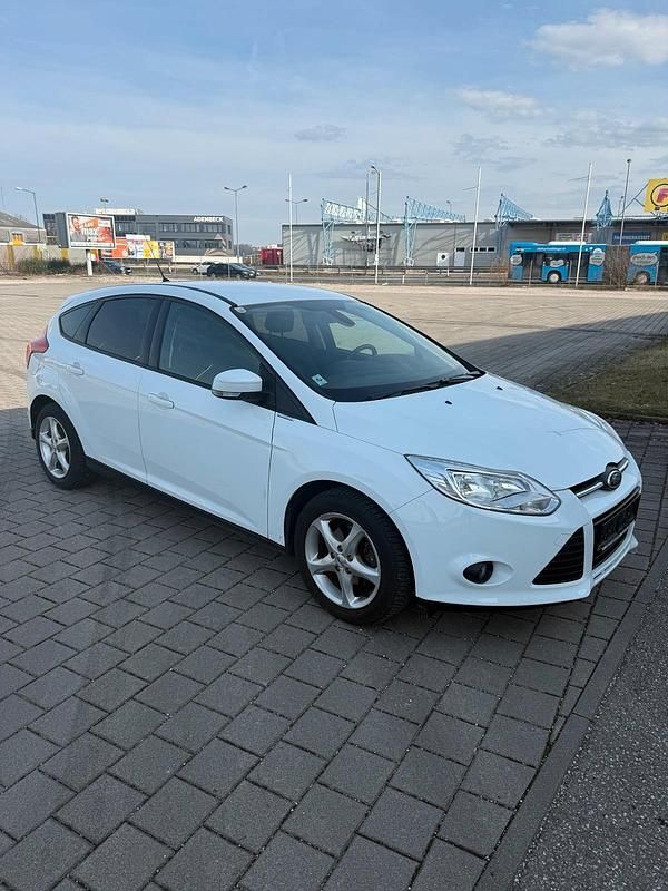 Gebraucht Ford Focus 86 PS (63 kW) 2013 Weiß Limousine