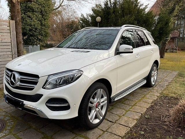 Weiß Gebraucht 2017 Mercedes GLE350 AMG SUV | 35.900 € (Fairer Preis) - Bild 1/4