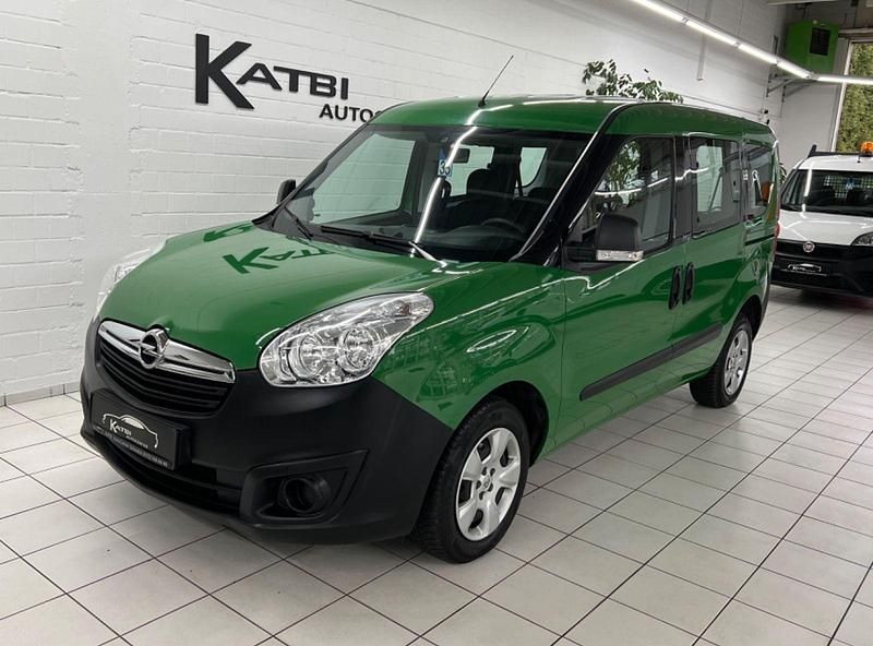 Grün Gebraucht 2016 Opel Combo Eco Van / Kleinbus | 11.890 € - Bild 1/4