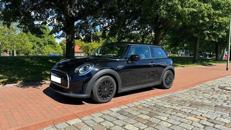 Schwarz Gebraucht 2022 Mini ONE Kleinwagen | 15.900 € (Guter Preis) - Bild 1/4