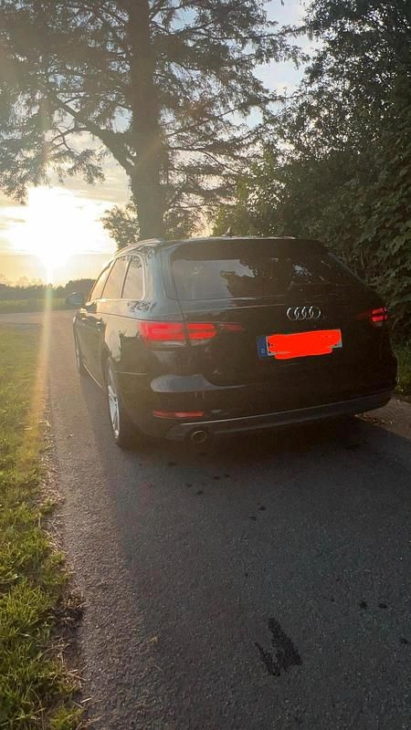 Gebraucht Audi A4 150 PS (110 kW) 2018 Schwarz Kombi