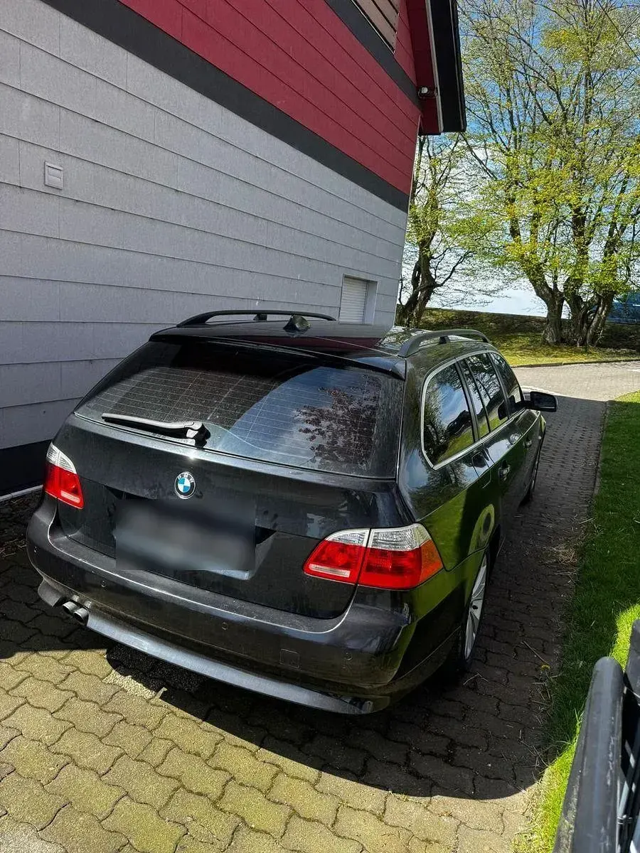 Gebraucht BMW 523 177 PS (130 kW) 2006 Schwarz Kombi