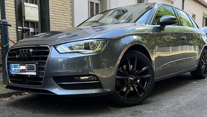 Grau Gebraucht 2013 Audi A3 Sportback Limousine | 12.900 € (Fairer Preis) - Bild 1/4