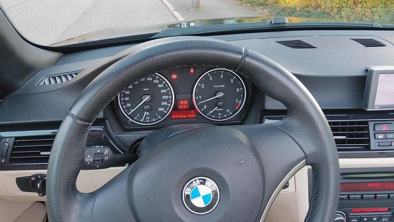 Gebraucht BMW 320 Cabriolet 170 PS (125 kW) 2007 Schwarz Cabrio