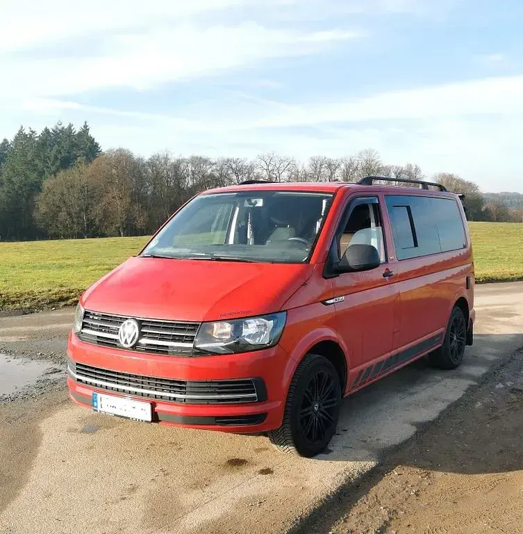 Gebraucht VW Multivan 102 PS (75 kW) 2016 Rot Van / Kleinbus
