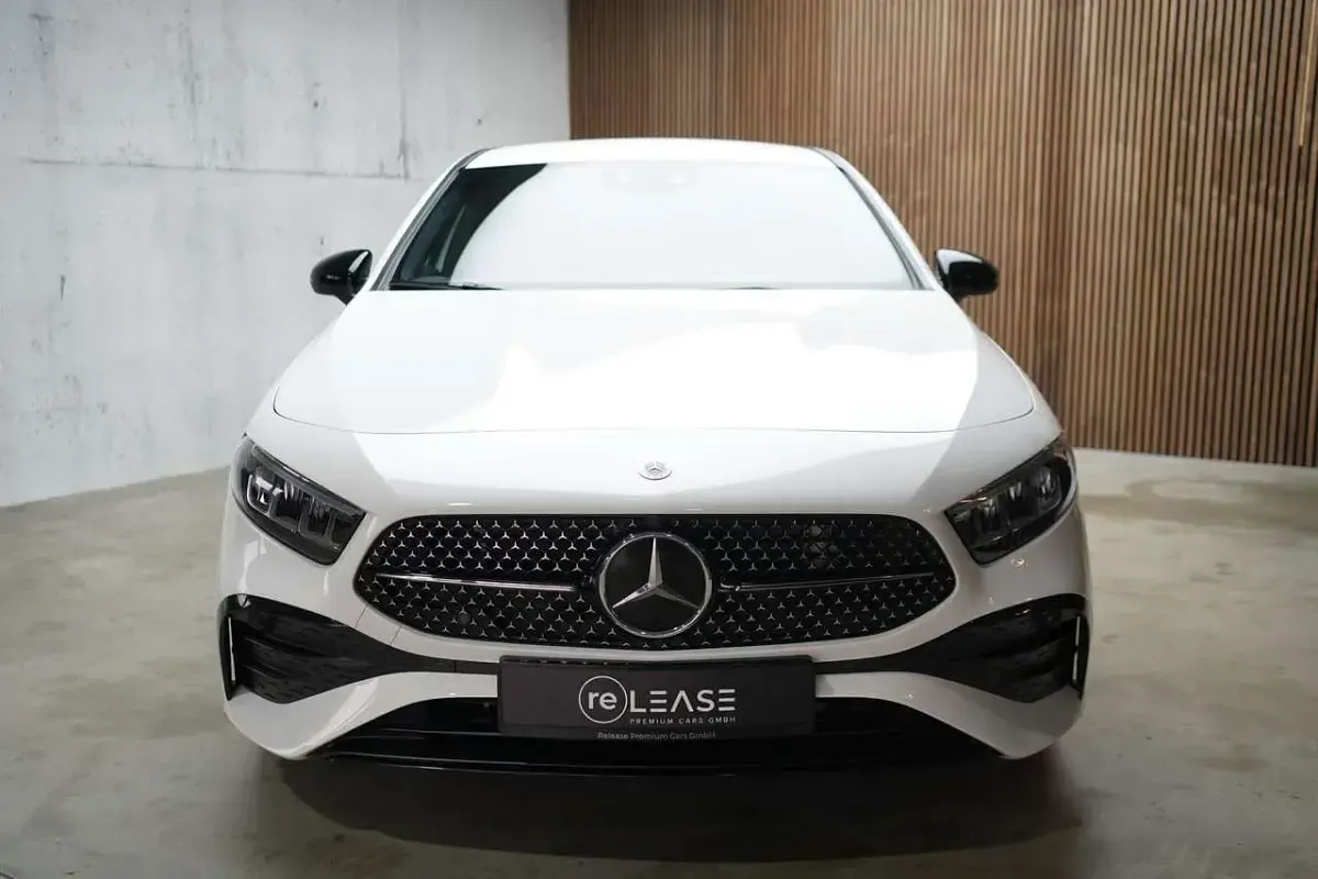 Gebraucht Mercedes A200 AMG 150 PS (110 kW) 2023 Polarweiss  unilack Limousine
