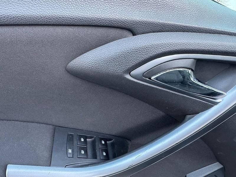 Gebraucht Opel Astra Edition 140 PS (102 kW) 2013 Kombi