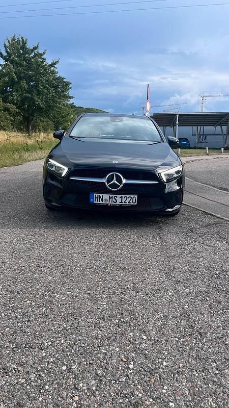Schwarz Gebraucht 2019 Mercedes A180 Edition 1 Limousine | 22.000 € (Fairer Preis) - Bild 1/4