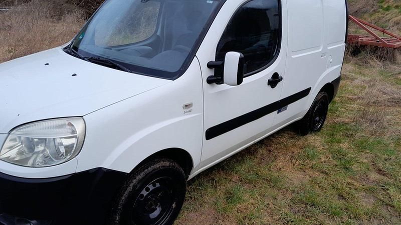 Gebraucht Fiat Doblò 75 PS (55 kW) 2009 Weiß Van / Kleinbus