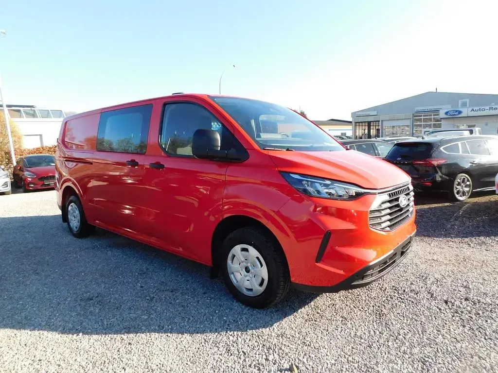 Nouă Ford Transit Custom 136 CP (100 kW) 2026 Roșu Monovolum