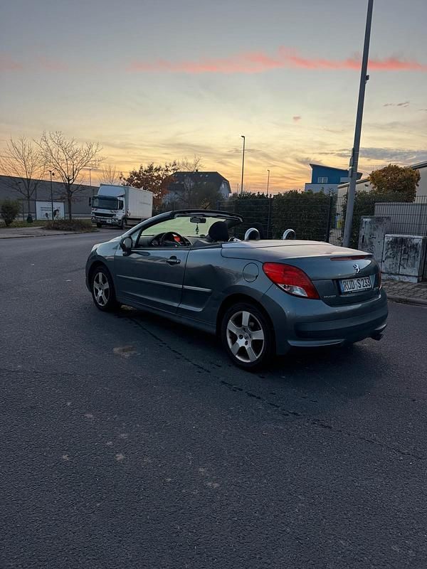 Grau Gebraucht 2010 Peugeot 207 CC Cabrio | 1.750 € (Superpreis) - Bild 1/4