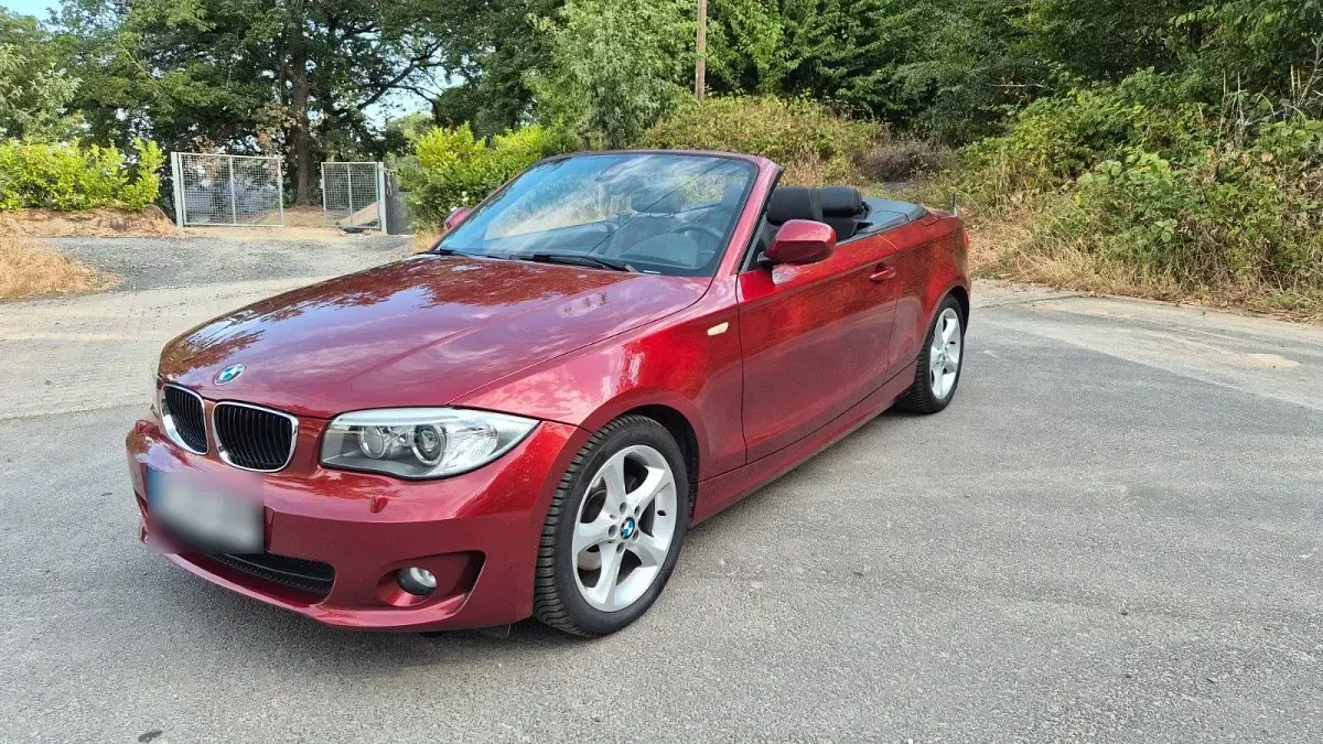 Gebraucht BMW 118 Cabriolet Sport Line 143 PS (105 kW) 2011 Rot Cabrio