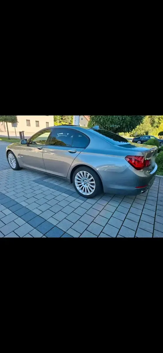 Gebraucht BMW 740 313 PS (230 kW) 2012 Grau Limousine