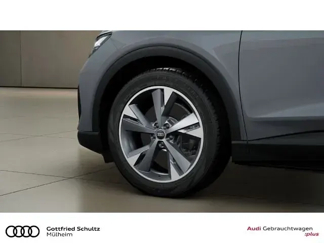 Second-hand Audi Q4 e-tron Basis 210 kW (286 CP) 2025 Gri SUV