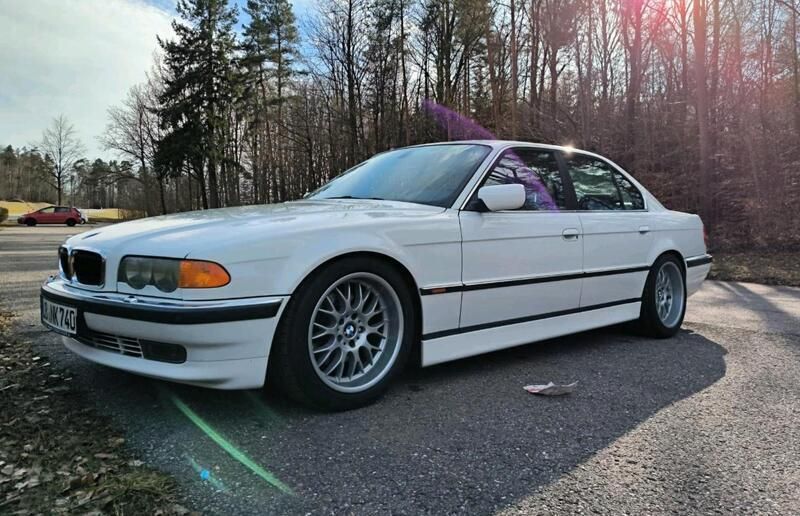 Weiß Gebraucht 1998 BMW 740 M Sport Limousine | 14.500 € (Guter Preis) - Bild 1/4