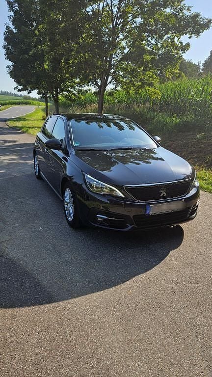 Grau Gebraucht 2019 Peugeot 308 Style Limousine | 16.500 € - Bild 1/4