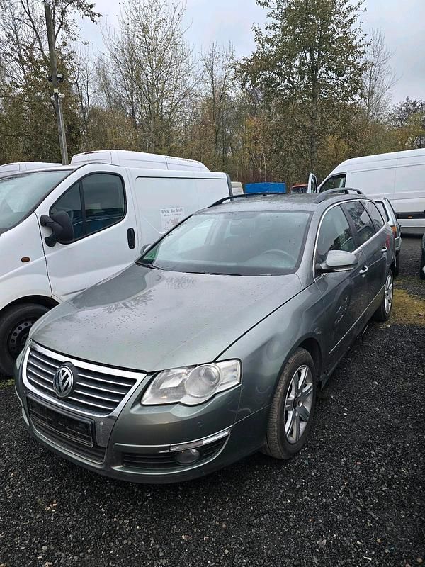 Grün Gebraucht 2007 VW Passat Kombi | 1.450 € (Superpreis) - Bild 1/4