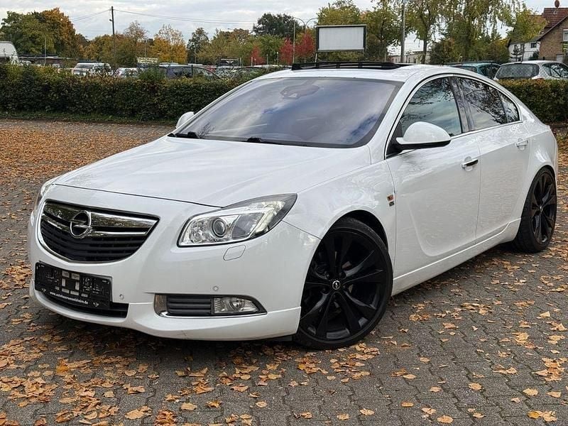Weiß Gebraucht 2012 Opel Insignia OPC Limousine | 3.999 € (Fairer Preis) - Bild 1/4