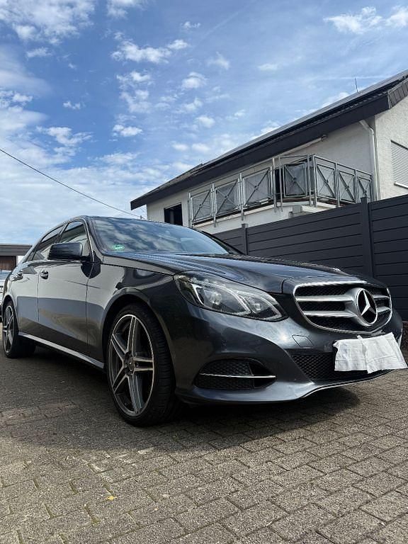 Gebraucht 2014 Mercedes E300 Elegance Limousine | 19.000 € (Teuer) - Bild 1/4