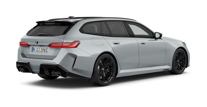 Nouvelle BMW M5 Performance 727 ch (534 kW) 2026 Gris Break