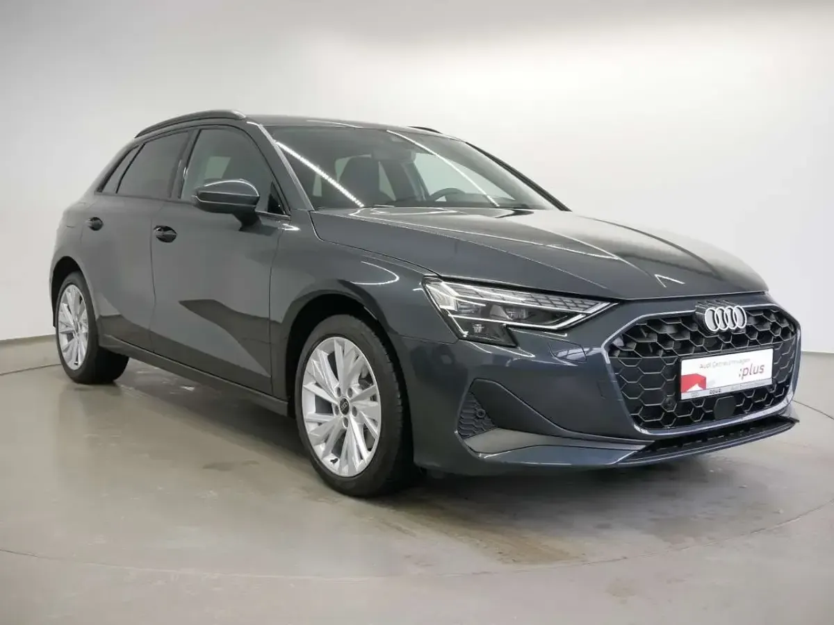 Gebraucht Audi A3 Sport 204 PS (150 kW) 2025 Grau Limousine