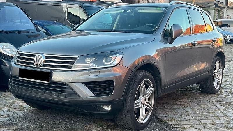 Grau Gebraucht 2015 VW Touareg Terrain Tech SUV | 13.999 € (Fairer Preis) - Bild 1/4