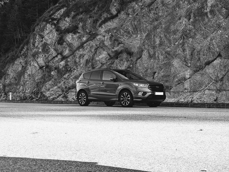 Gebraucht Ford Kuga ST-Line 175 PS (128 kW) 2019 Grau SUV