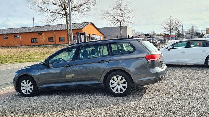 Gebraucht VW Passat 120 PS (88 kW) 2016 Grau Kombi