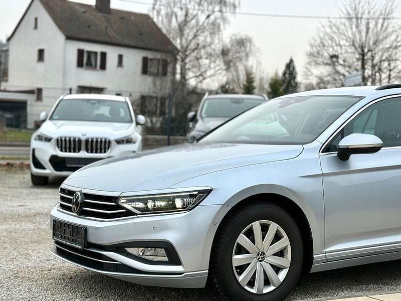 Gebraucht VW Passat IQ Drive 150 PS (110 kW) 2022 Scale silvermetallic Kombi