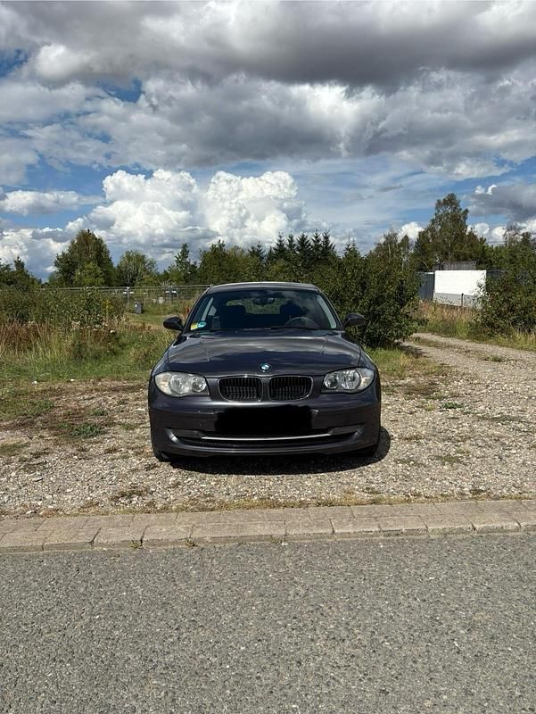 Silber Gebraucht 2007 BMW 120 Coupé Coupé | 1.400 € - Bild 1/4
