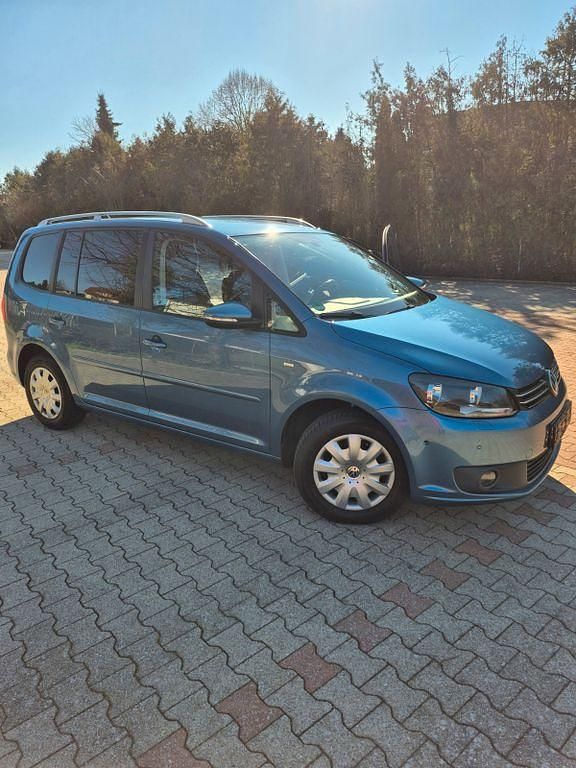 Gebraucht VW Touran Cup 105 PS (77 kW) 2014 Blau Van / Kleinbus