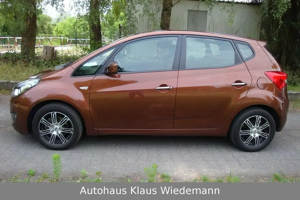 Gebraucht Hyundai ix20 Comfort 125 PS (91 kW) 2013 Braun Kleinwagen