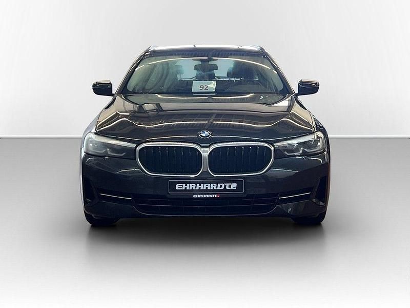 Gebraucht BMW 520 190 PS (139 kW) 2023 Grau Kombi