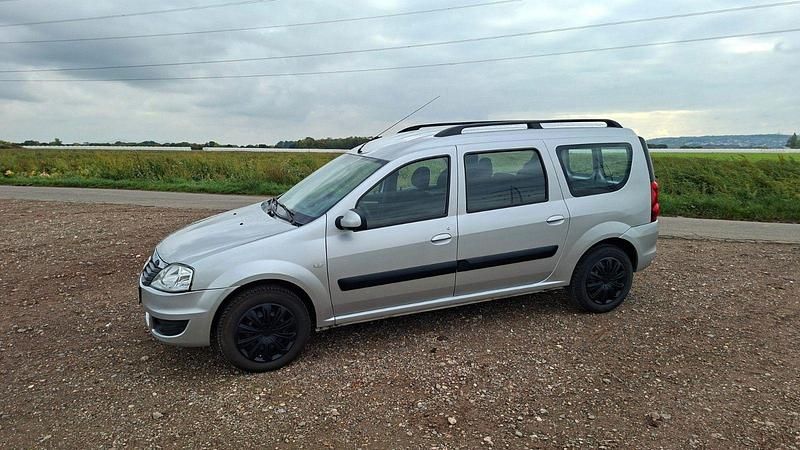 Silber Gebraucht 2011 Dacia Logan MCV Lauréate Kombi | 2.750 € (Fairer Preis) - Bild 1/4